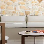 شقة Kimata Beachfront Retreats, With Private Plunge Pools, By Thinkvilla ريثيمنو